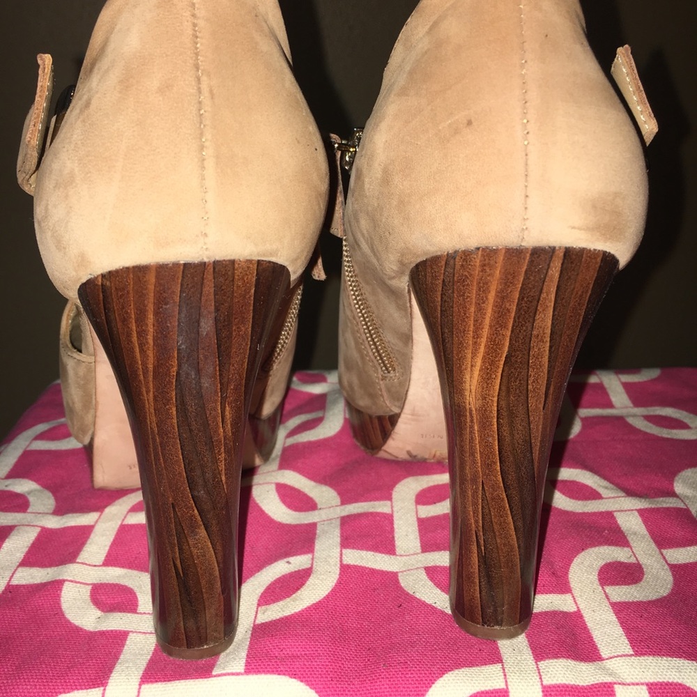 Shoes - Picture 3 of 4